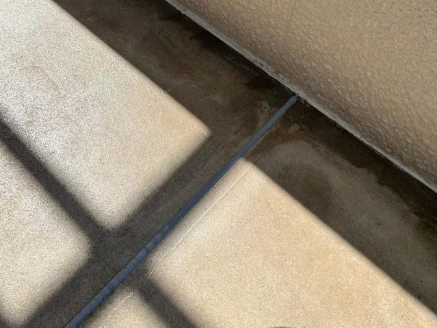 姫路市の老朽化したベランダ土間